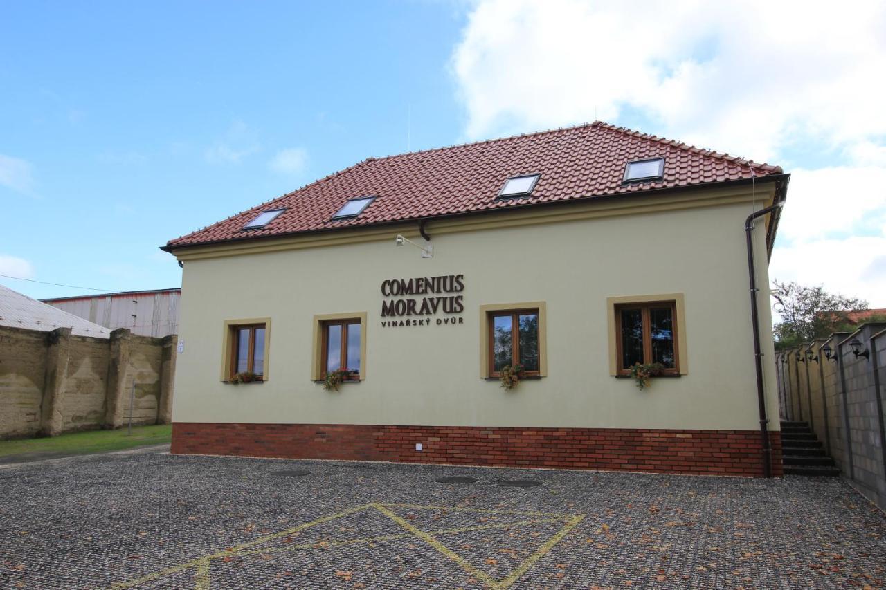 Comenius Moravus Vinarsky Dvur Mikulov Buitenkant foto