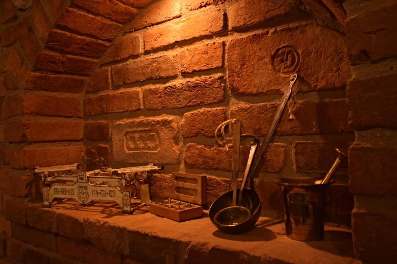 Comenius Moravus Vinarsky Dvur Mikulov Buitenkant foto